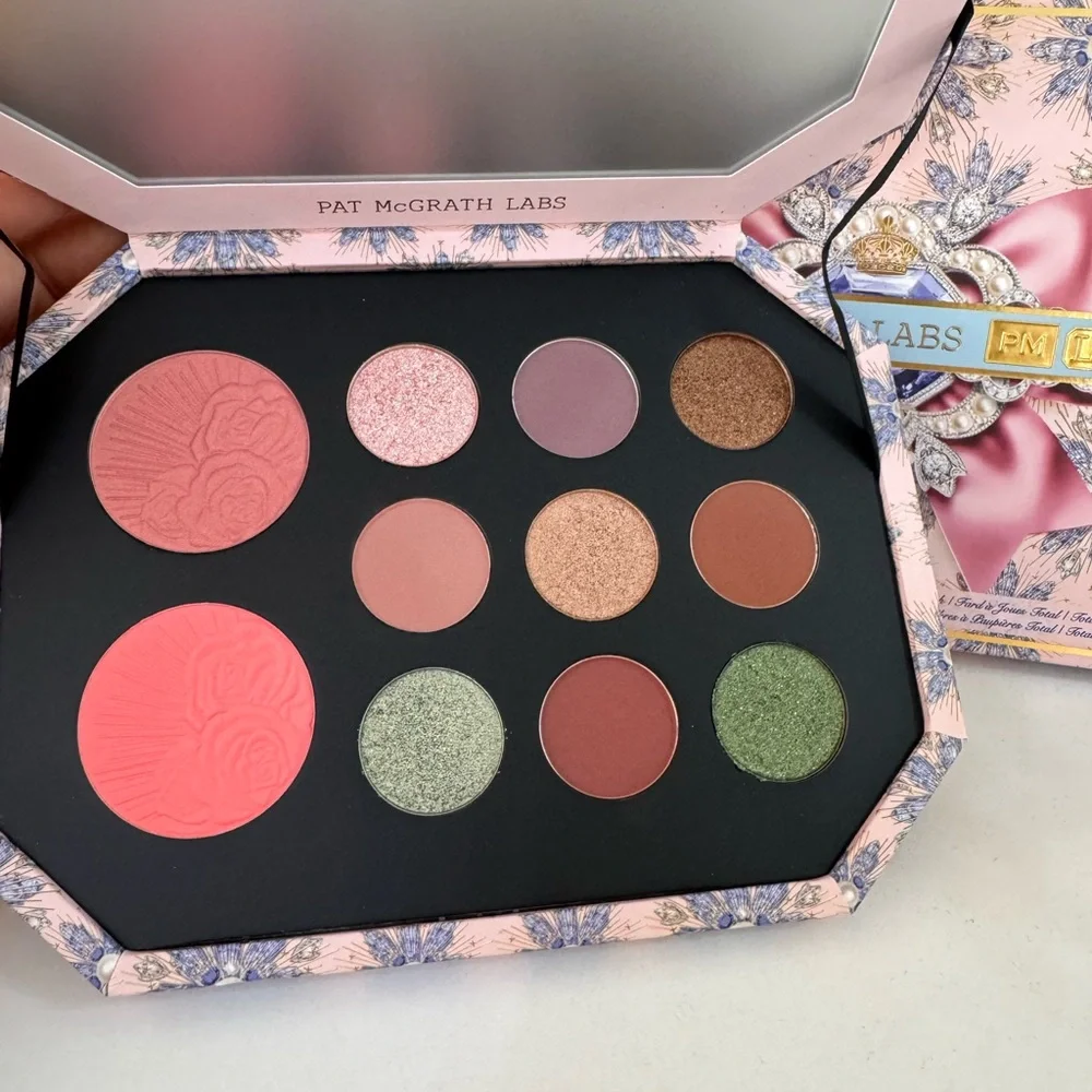 Pat McGrath Eyeshadow And BLUSH Palette - - Picture 1 of 8